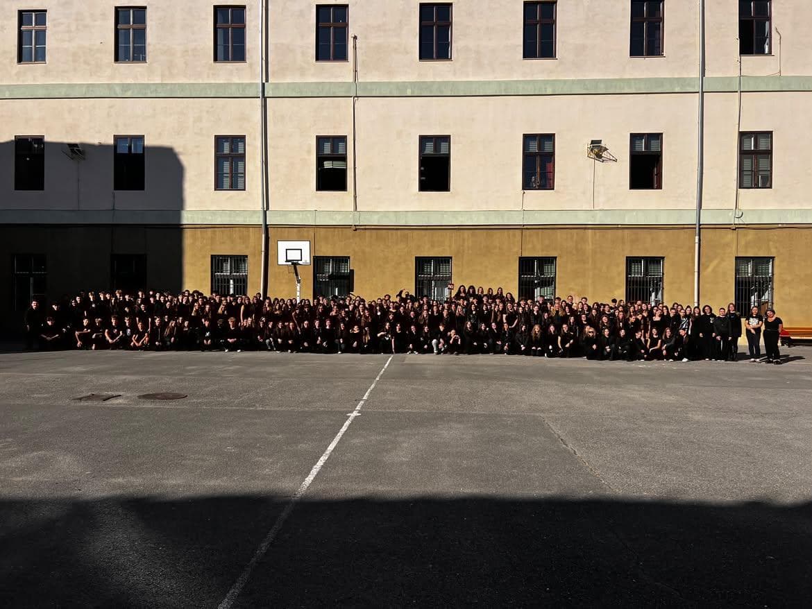 Solidaritatea nu se obține prin uniforme. Ea există deja